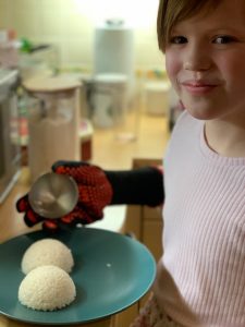 Taking the mould of the rice mountains.